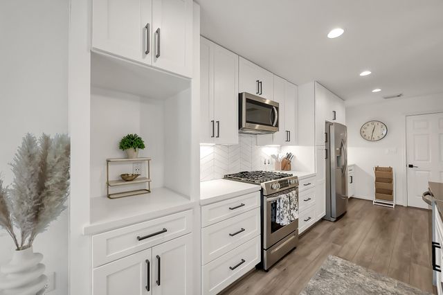 246 N Walden Elms Circle, The Woodlands, TX 77382