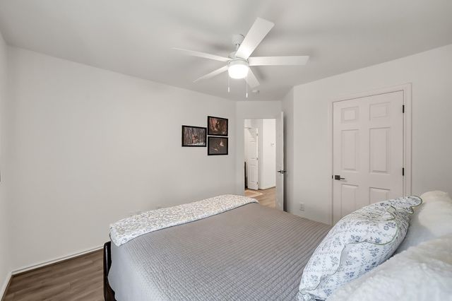 246 N Walden Elms Circle, The Woodlands, TX 77382