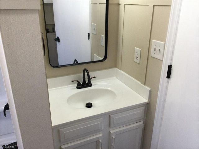 241 Meadow Run Lane, Lexington, NC 27292