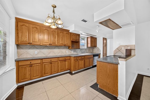 10911 Sageleaf Lane, Houston, TX 77089