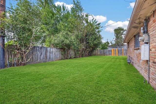 10911 Sageleaf Lane, Houston, TX 77089