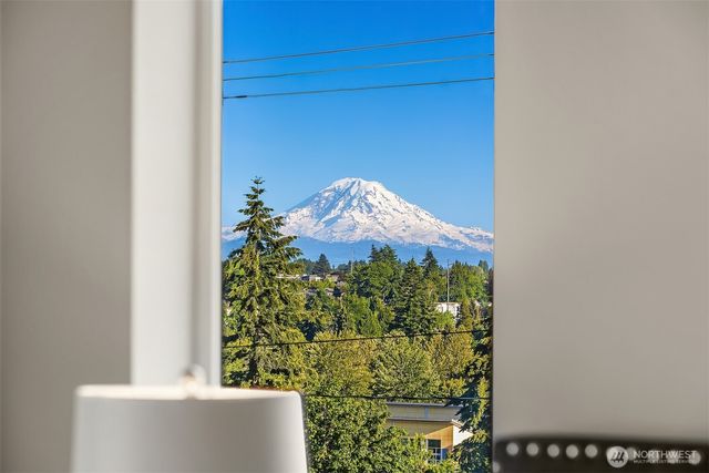 2768 SW Holden Street, Seattle, WA 98126