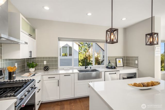 2768 SW Holden Street, Seattle, WA 98126