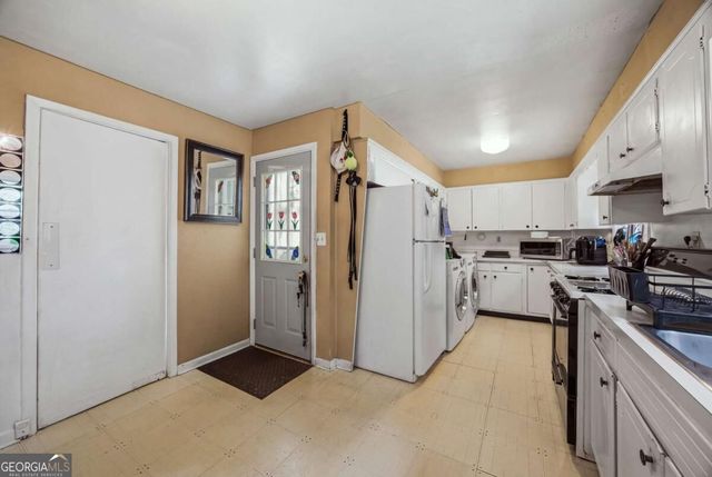 3751 Amber Road NW, Atlanta, GA 30331