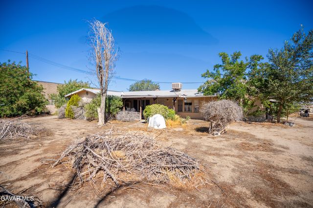 1105 W Ave L8, Lancaster, CA 93534