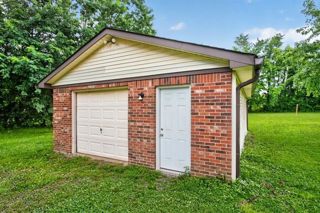 647 52 E Highway, E, Portland, TN 37148