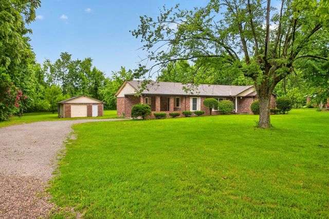 647 52 E Highway, E, Portland, TN 37148