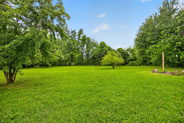 647 52 E Highway, E, Portland, TN 37148
