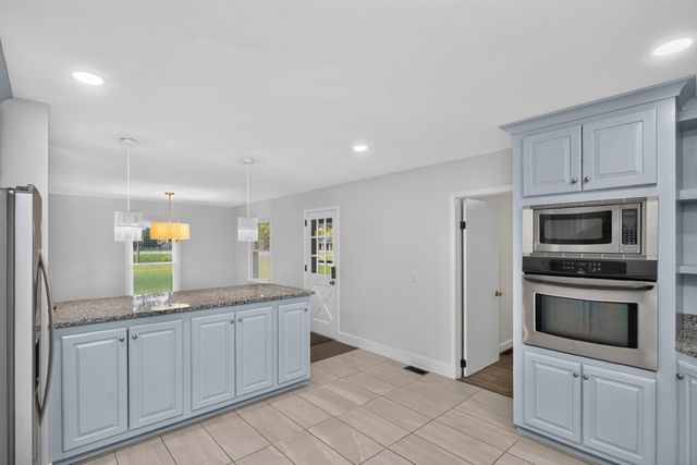647 52 E Highway, E, Portland, TN 37148