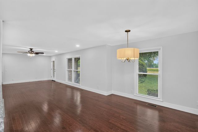 647 52 E Highway, E, Portland, TN 37148