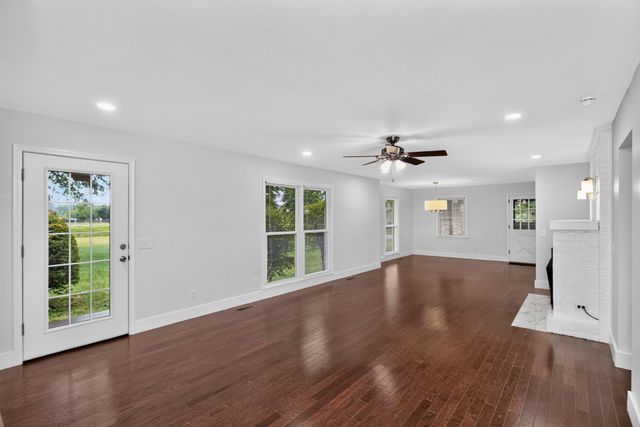647 52 E Highway, E, Portland, TN 37148