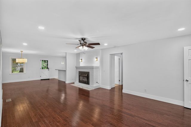 647 52 E Highway, E, Portland, TN 37148