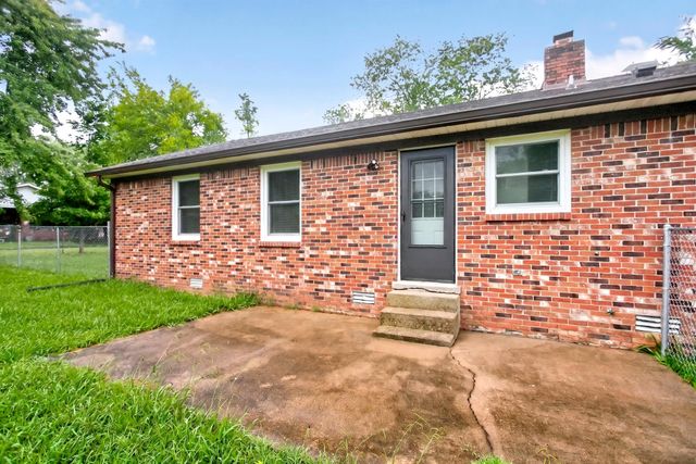 647 52 E Highway, E, Portland, TN 37148