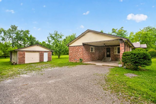 647 52 E Highway, E, Portland, TN 37148