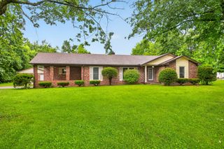 647 52 E Highway, E, Portland, TN 37148