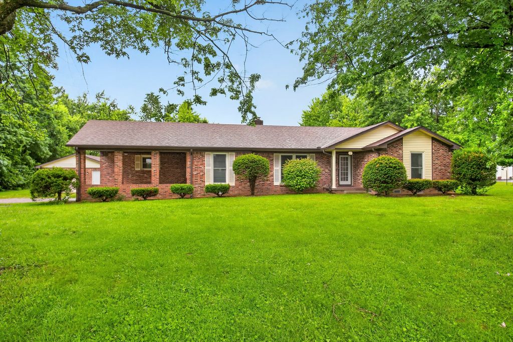 647 52 E Highway, E, Portland, TN 37148