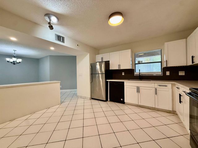 9633 Riverside Drive E2, Coral Springs, FL 33071
