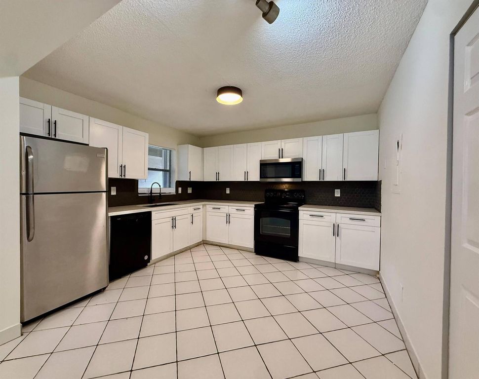 9633 Riverside Drive E2, Coral Springs, FL 33071