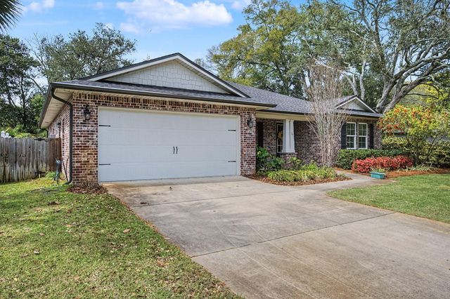 26 SE Okahatchee Circle, Fort Walton Beach, FL 32548