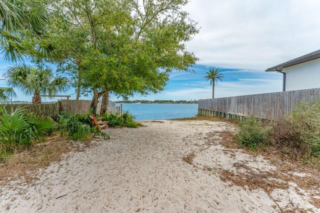 26 SE Okahatchee Circle, Fort Walton Beach, FL 32548