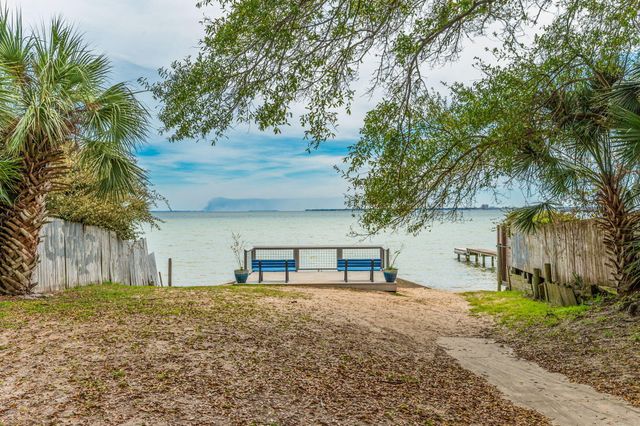 26 SE Okahatchee Circle, Fort Walton Beach, FL 32548