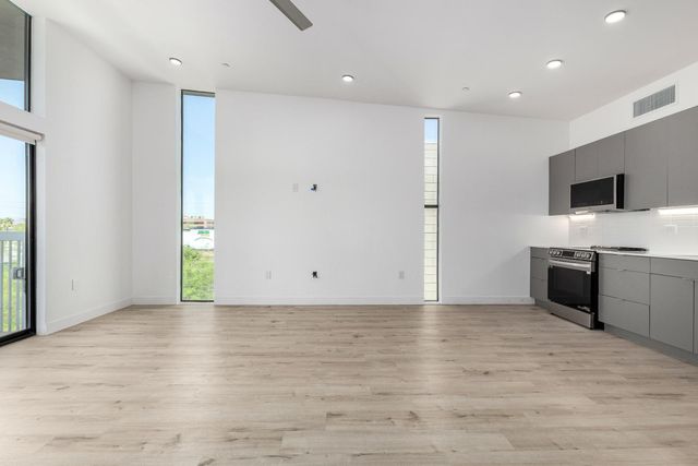 531 E Willetta Street 301, Phoenix, AZ 85004