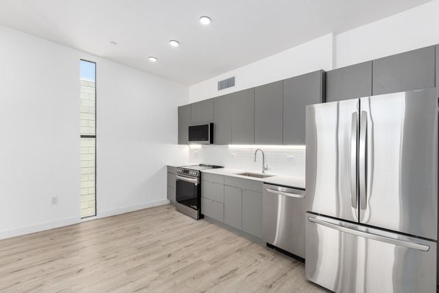 531 E Willetta Street 301, Phoenix, AZ 85004