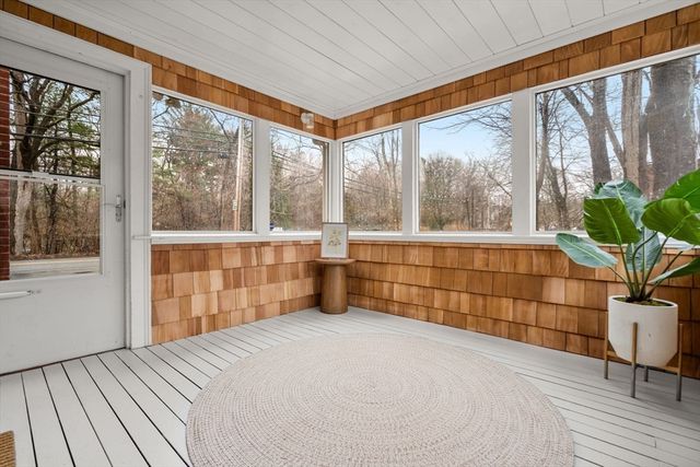 9 Stoneybrook Rd, Burlington, MA 01803