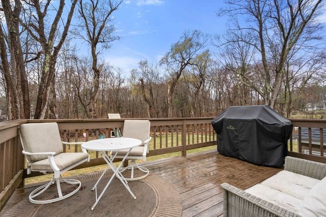 9 Stoneybrook Rd, Burlington, MA 01803