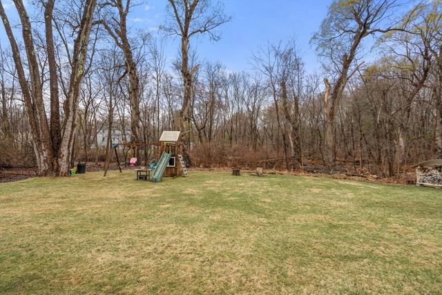 9 Stoneybrook Rd, Burlington, MA 01803