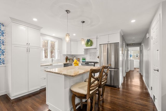 9 Stoneybrook Rd, Burlington, MA 01803