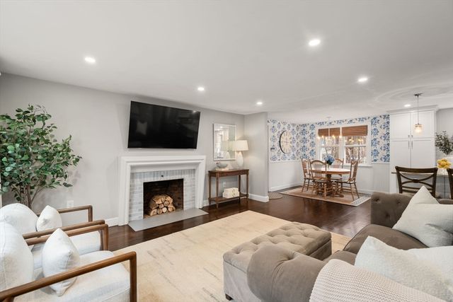 9 Stoneybrook Rd, Burlington, MA 01803