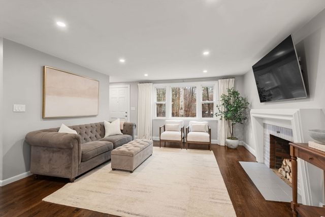 9 Stoneybrook Rd, Burlington, MA 01803