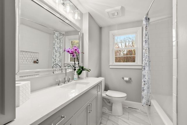 9 Stoneybrook Rd, Burlington, MA 01803