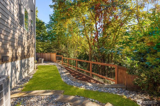 1701 Queen Ct NE, Renton, WA 98056
