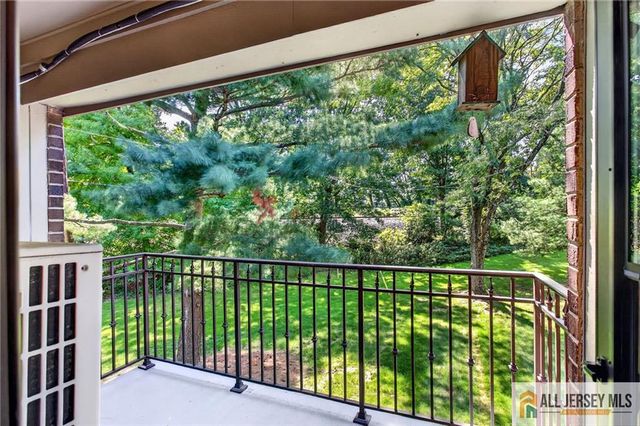 324 Gills Lane 2D, Iselin, NJ 08830