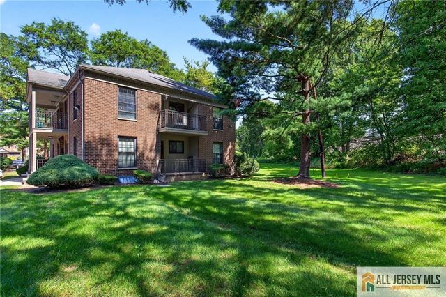324 Gills Lane 2D, Iselin, NJ 08830