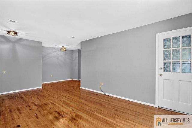 324 Gills Lane 2D, Iselin, NJ 08830