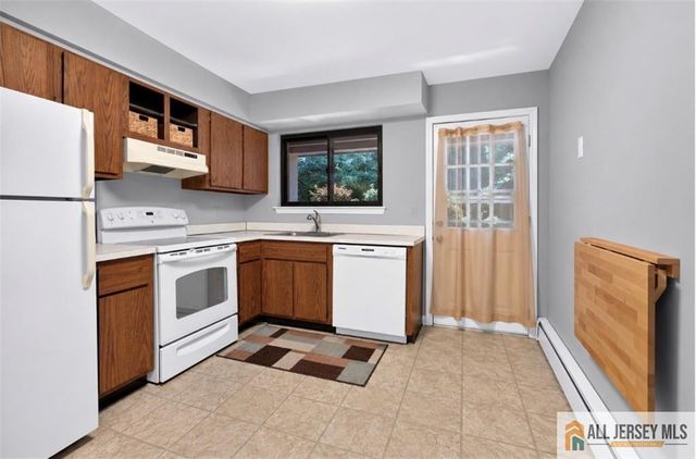 324 Gills Lane 2D, Iselin, NJ 08830