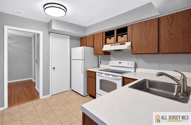 324 Gills Lane 2D, Iselin, NJ 08830