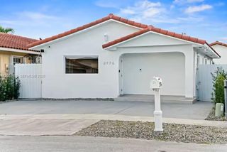 2776 W 71st Place, Hialeah, FL 33016