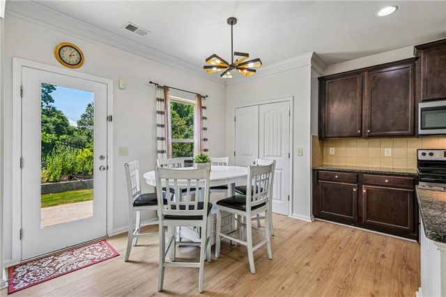 704 Pineglen Drive, Acworth, GA 30102