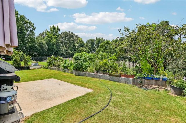 704 Pineglen Drive, Acworth, GA 30102
