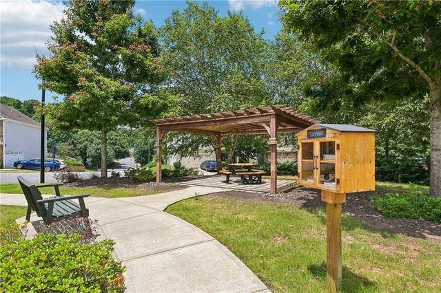 704 Pineglen Drive, Acworth, GA 30102