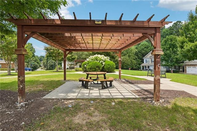 704 Pineglen Drive, Acworth, GA 30102