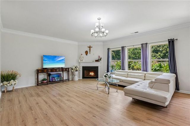 704 Pineglen Drive, Acworth, GA 30102
