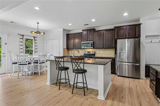 704 Pineglen Drive, Acworth, GA 30102