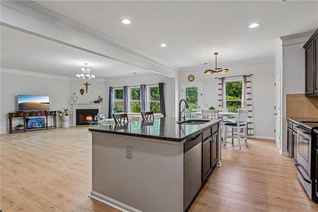 704 Pineglen Drive, Acworth, GA 30102