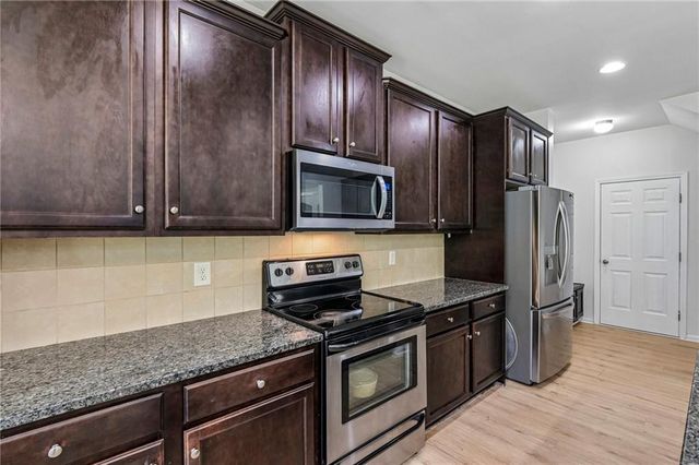 704 Pineglen Drive, Acworth, GA 30102