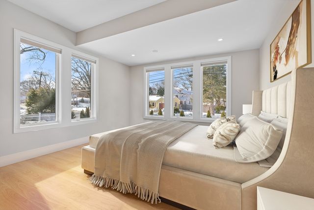 5 Colonial Rd, Needham, MA 02492